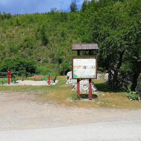 Daire Dvojizbovy Utulny Oscadnica